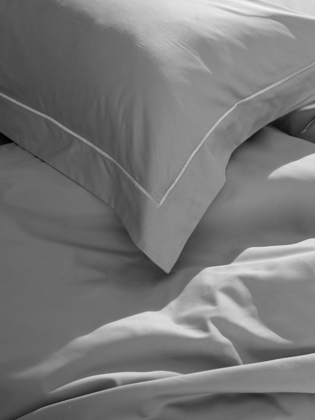 Μαξιλαροθήκες Βαμβακοσατέν Omnia Oxford Grey 50x70 από την εταιρεία Sunshine Home