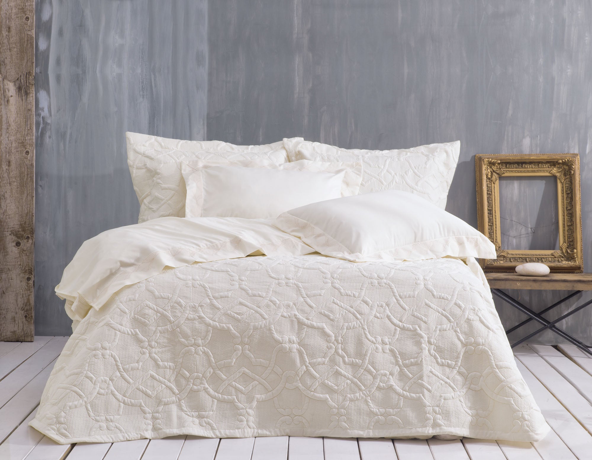 ODELIA - Σετ κουβερλί Σετ 7 Τεμαχίων Εκρού 1 * 235 x 250, 2 * 240 x 260, 4 50 x 70 από την εταιρεία Rythmos Home