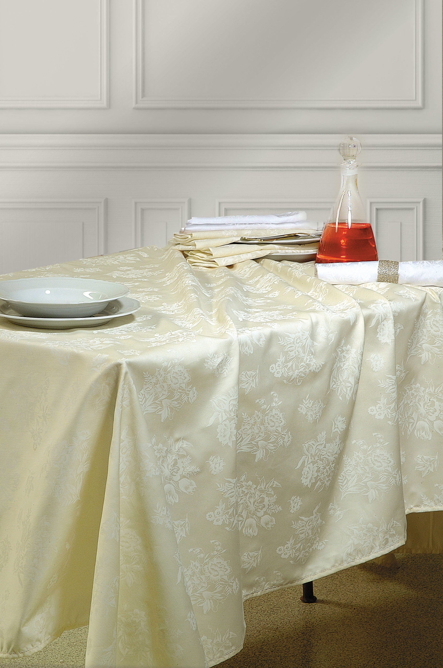 JASMINE - Tραπεζομάντηλο σατέν ζακάρ εκρού Εκρού από την εταιρεία Rythmos Home
