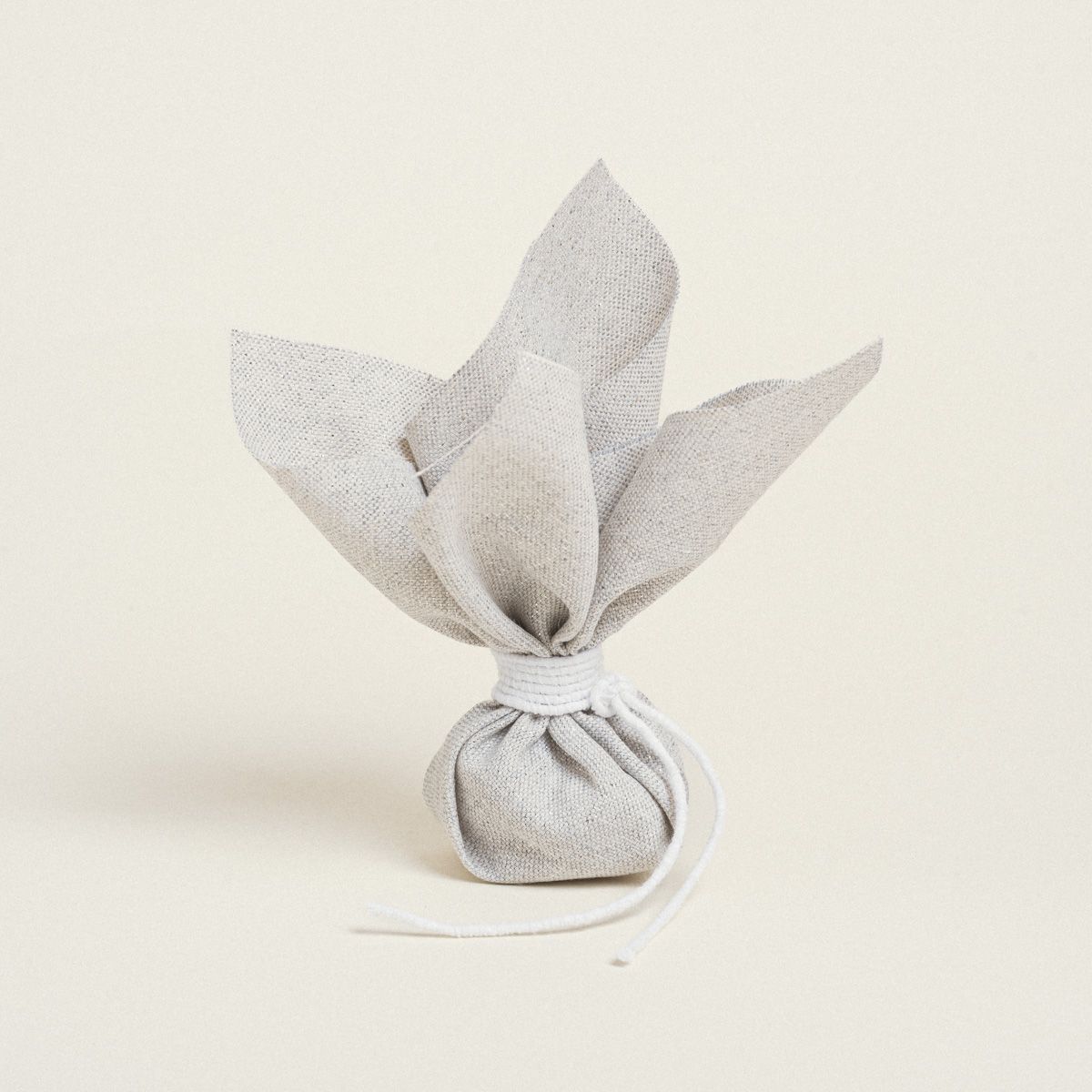 ΜΑΝΤΗΛΙ 27 x 27 cm ΓΚΡΙ ΑΣΗΜΙ LUREX