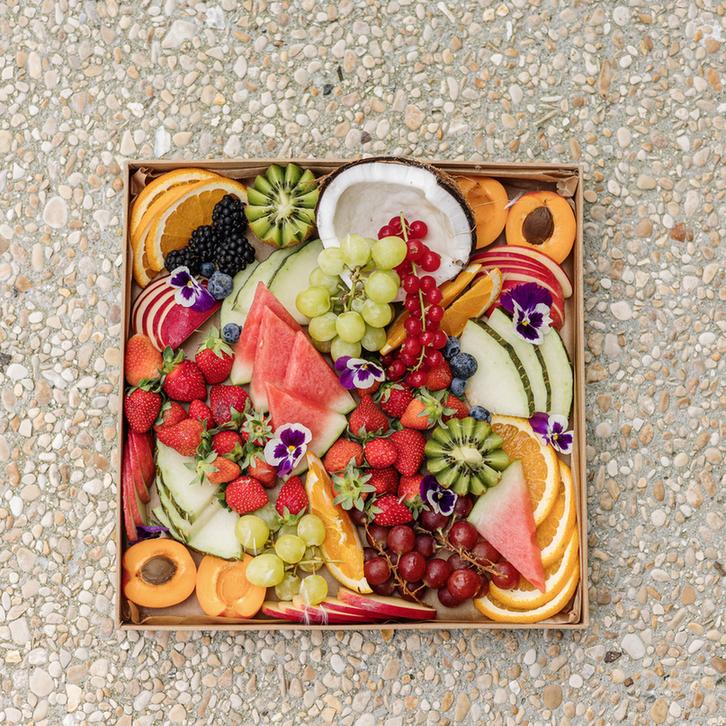 Δίσκος τετράγωνος από χαρτόνι Kraft 30x30x4cm – Κατάλληλος για Τρόφιμα