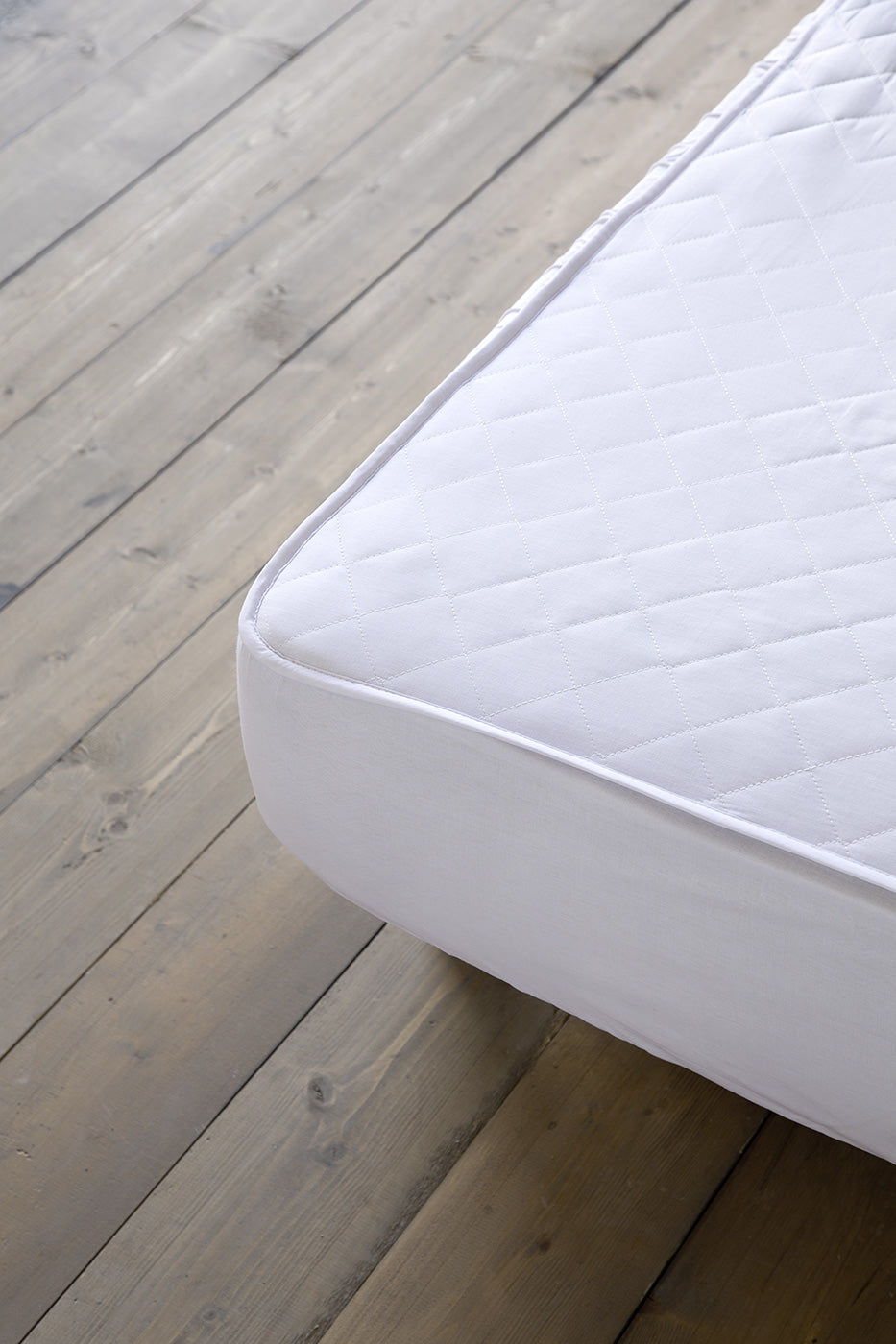 Επίστρωμα Abbraccio - Καπιτονέ με Φούστα Ύφασμα 160x200+30 από την εταιρεία Nima Home
