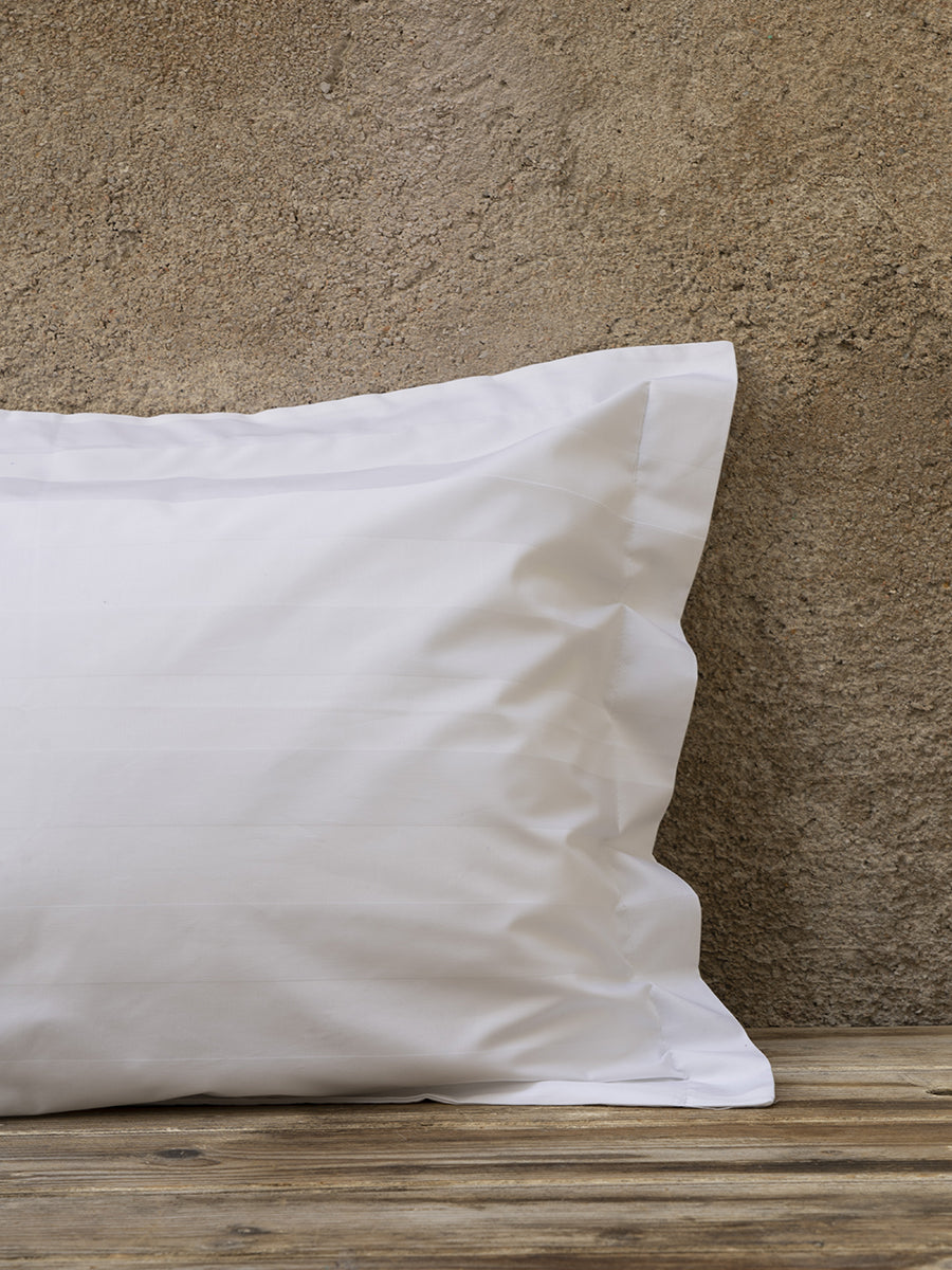 Μαξιλαροθήκη 52x75 Oxford 3 πλευρές - 300 Κλωστές Σατέν ρίγα 4,5cm - 100% Βαμβάκι Πενιέ Default Title από την εταιρεία Nima Hotelling