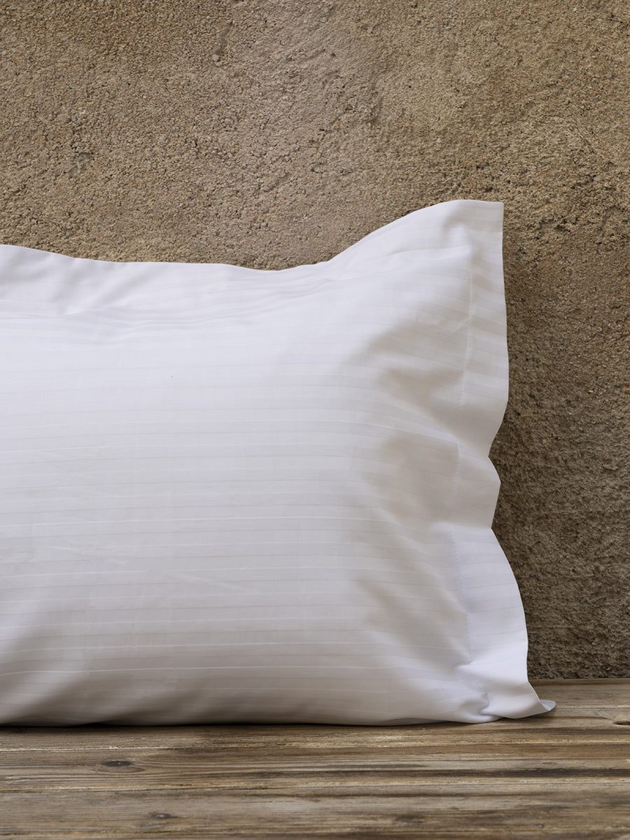 Μαξιλαροθήκη 52x75 Oxford 3 πλευρές - 240 Κλωστές Σατέν ρίγα 1cm - 100% Βαμβάκι Πενιέ Default Title από την εταιρεία Nima Hotelling