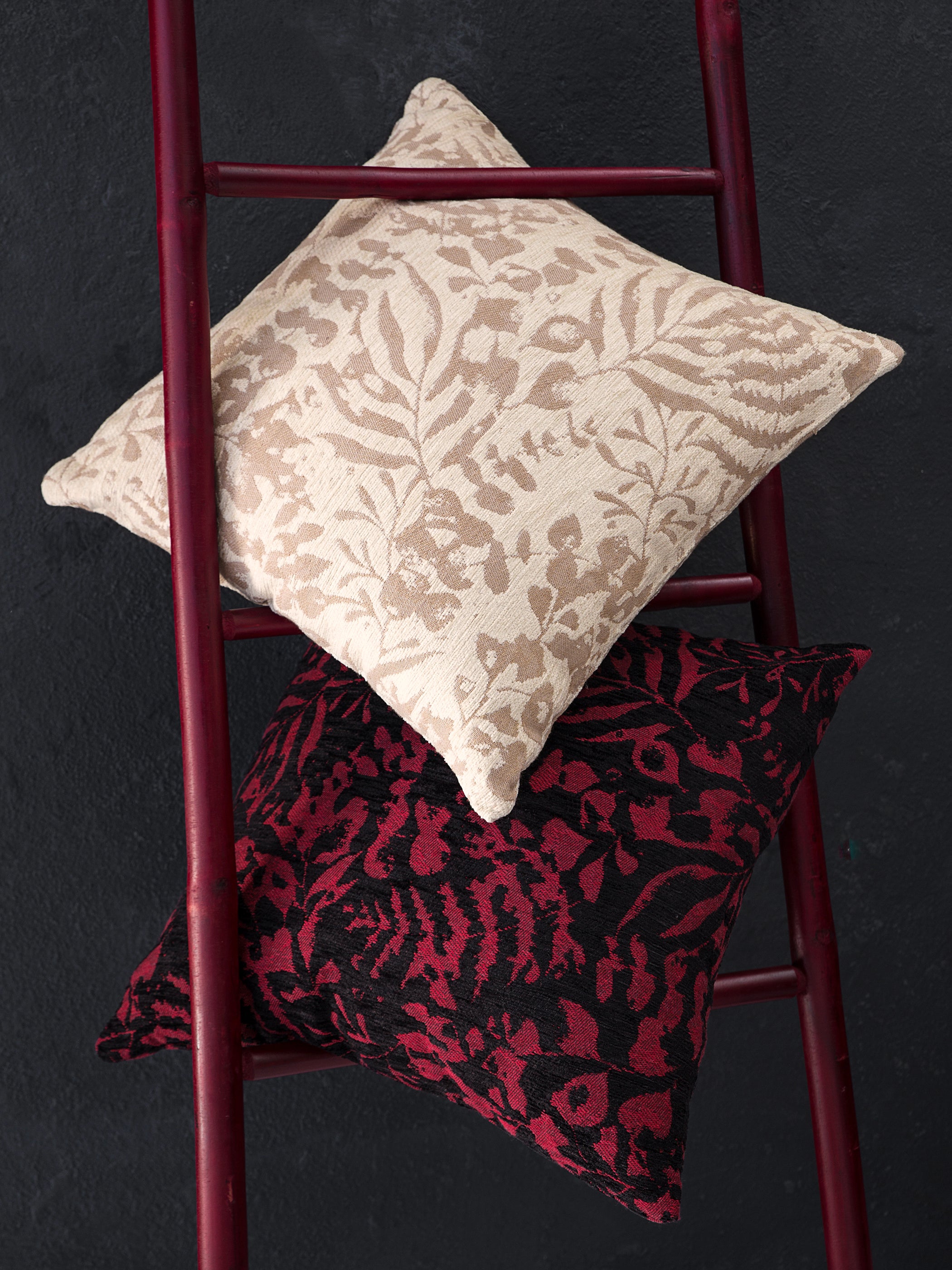 Διακοσμητικό Μαξιλάρι 45x45 - Dusk Ruby Red από την εταιρεία Nima Home
