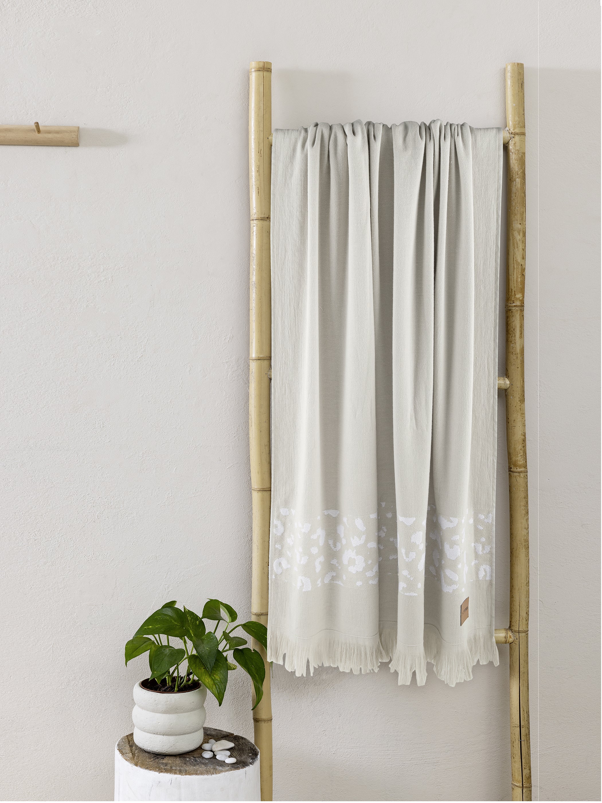 Πετσέτα 90x160 - Leona Jacquard Default Title από την εταιρεία Nima Home