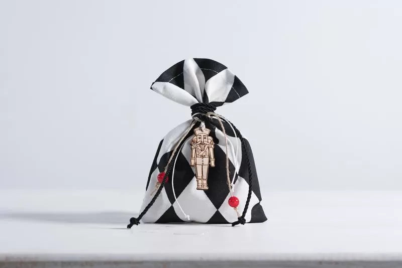 ΠΟΥΓΚΙ ΔΙΑΜΑΝΤΙ ΑΣΠΡΟΜΑΥΡΟ 12 x 17 cm