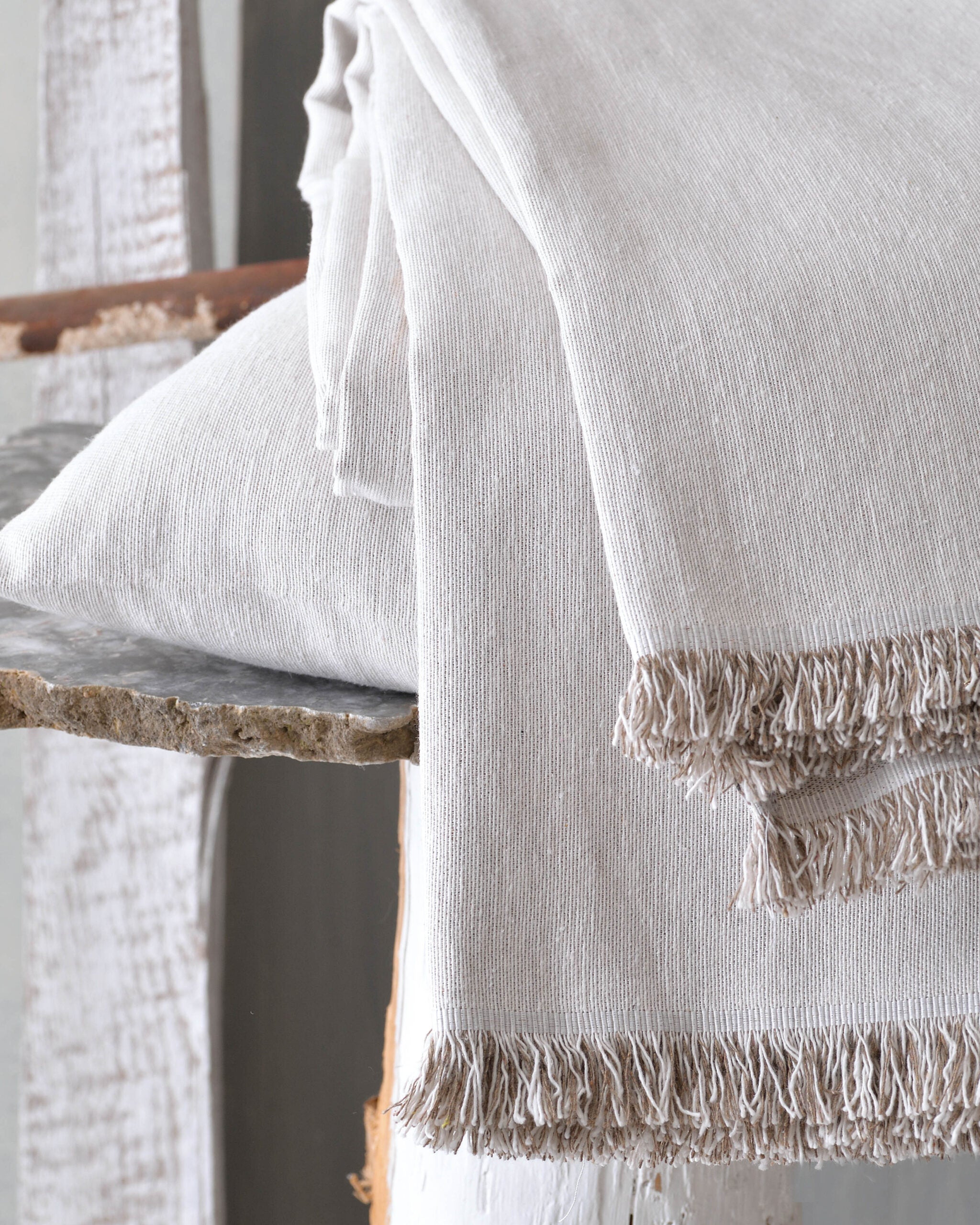 DIVINE - Ριχτάρι Εκρού από την εταιρεία Rythmos Home