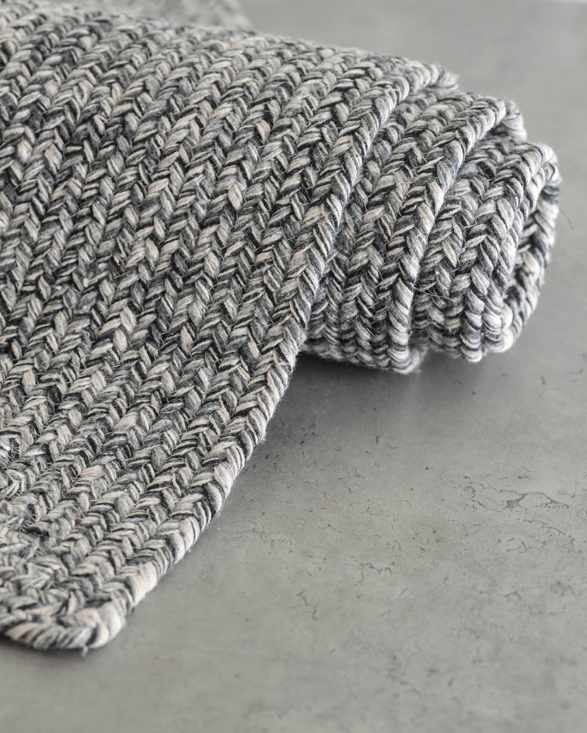 ALMIRA Γκρι - Χαλάκι 60 x 120 Λευκό - γκρι 60 x 120 από την εταιρεία Rythmos Home