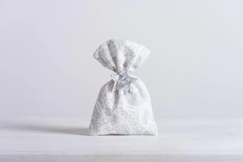 ΠΟΥΓΚΙ ΥΦΑΣΜΑΤΙΝΟ ΜΕ ΤΥΠΩΜΑ ΔΑΝΤΕΛΑ 12 x 17 cm