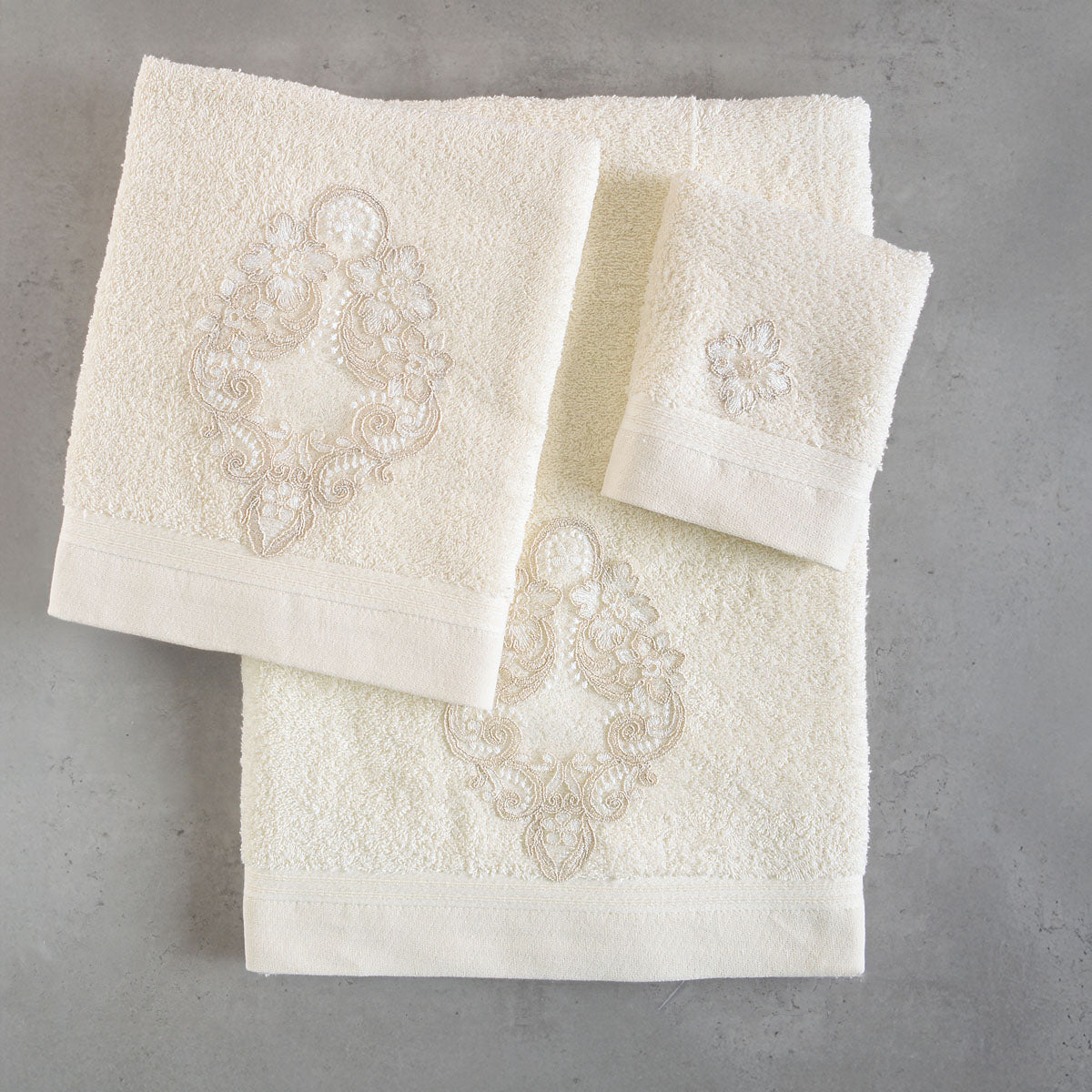 CYBELE Εκρού - Σετ πετσέτες 3 τεμ. ΜΟΤΙΦ Σετ 3 Τεμαχίων Σε Κουτί Εκρού 30 x 50, 50 x 90, 80 x 150 από την εταιρεία Rythmos Home