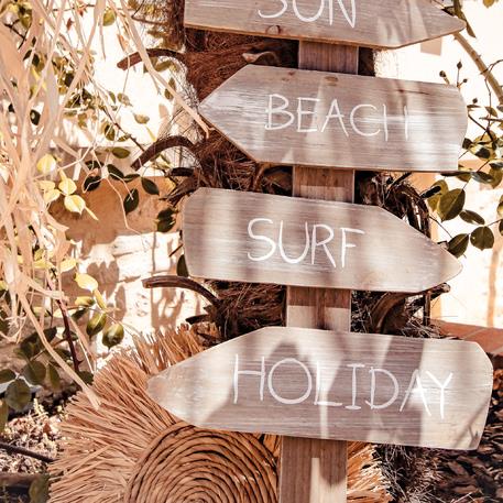 ΞΥΛΙΝΗ ΤΑΜΠΕΛΑ SUMMER VIBES 1.10 M X30 CM από την εταιρεία Beauty Home