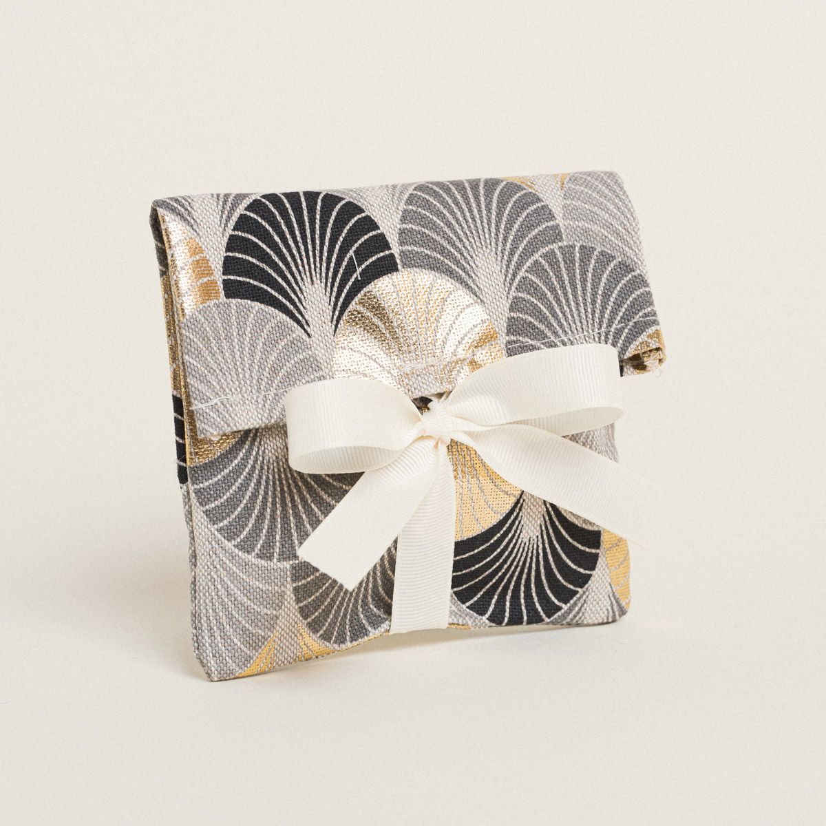 ΠΟΥΓΚΙ ΜΕ ΚΟΡΔΕΛΑ 12 x 17 cm ΧΡΥΣΟ ART DECO από την εταιρεία Beauty Home