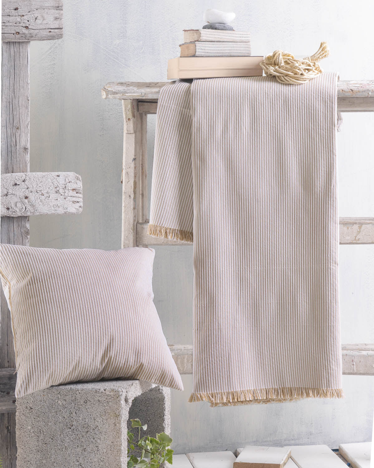 HATTON Μπεζ - Μαξιλαροθήκη από την εταιρεία Rythmos Home