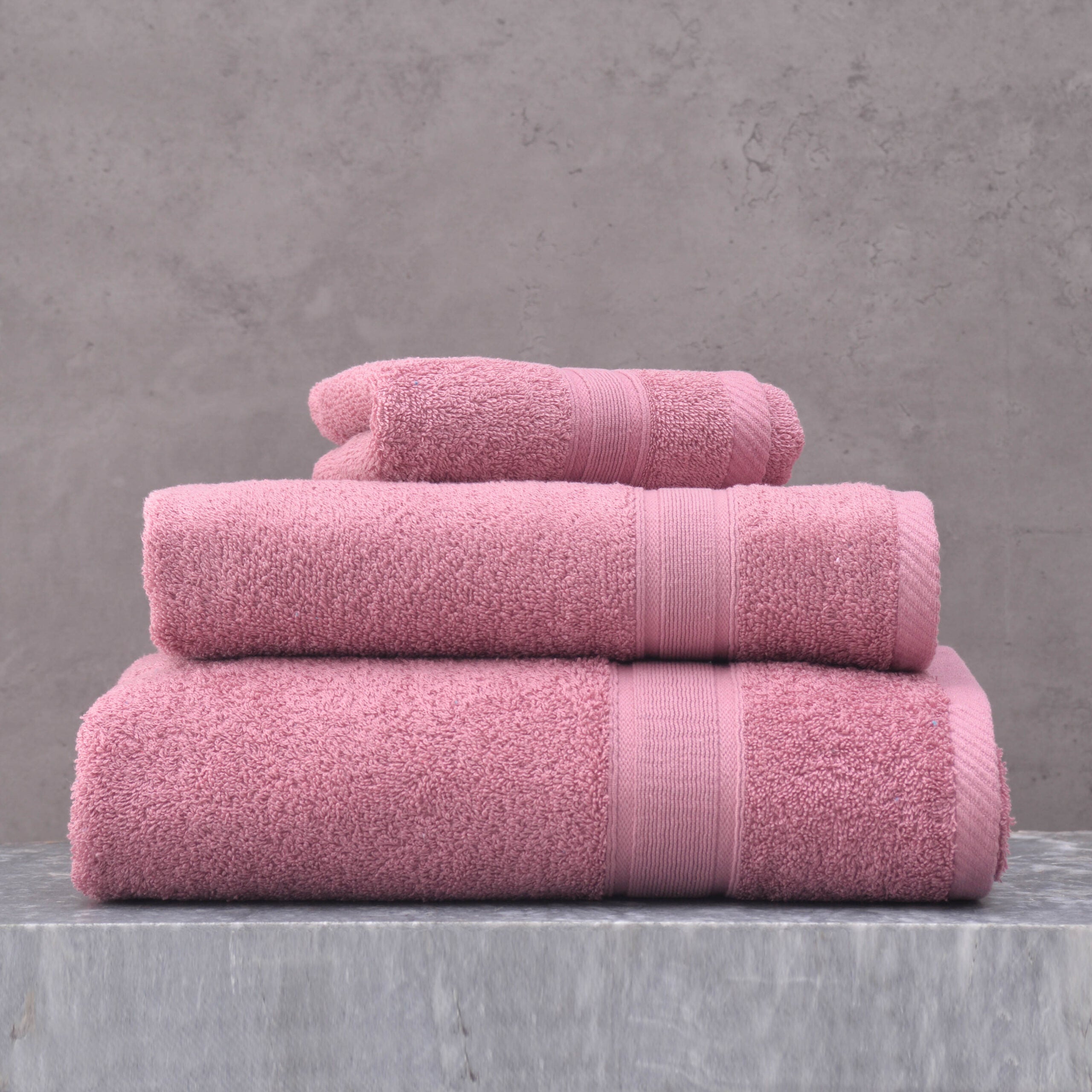 ILLUSION - Πετσέτα 100% βαμβάκι πενιέ 480 GSM Ρόδι από την εταιρεία Rythmos Home