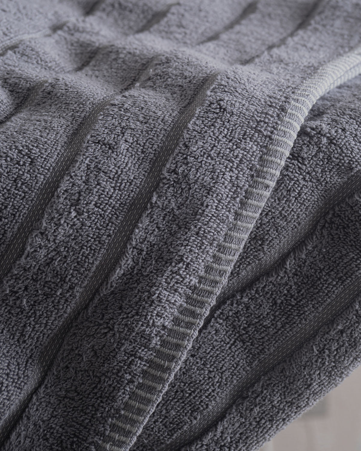 PYRAMID - Πετσέτα 100% ΒΑΜΒΑΚΙ ZERO TWIST 530gr Ανθρακί από την εταιρεία Rythmos Home