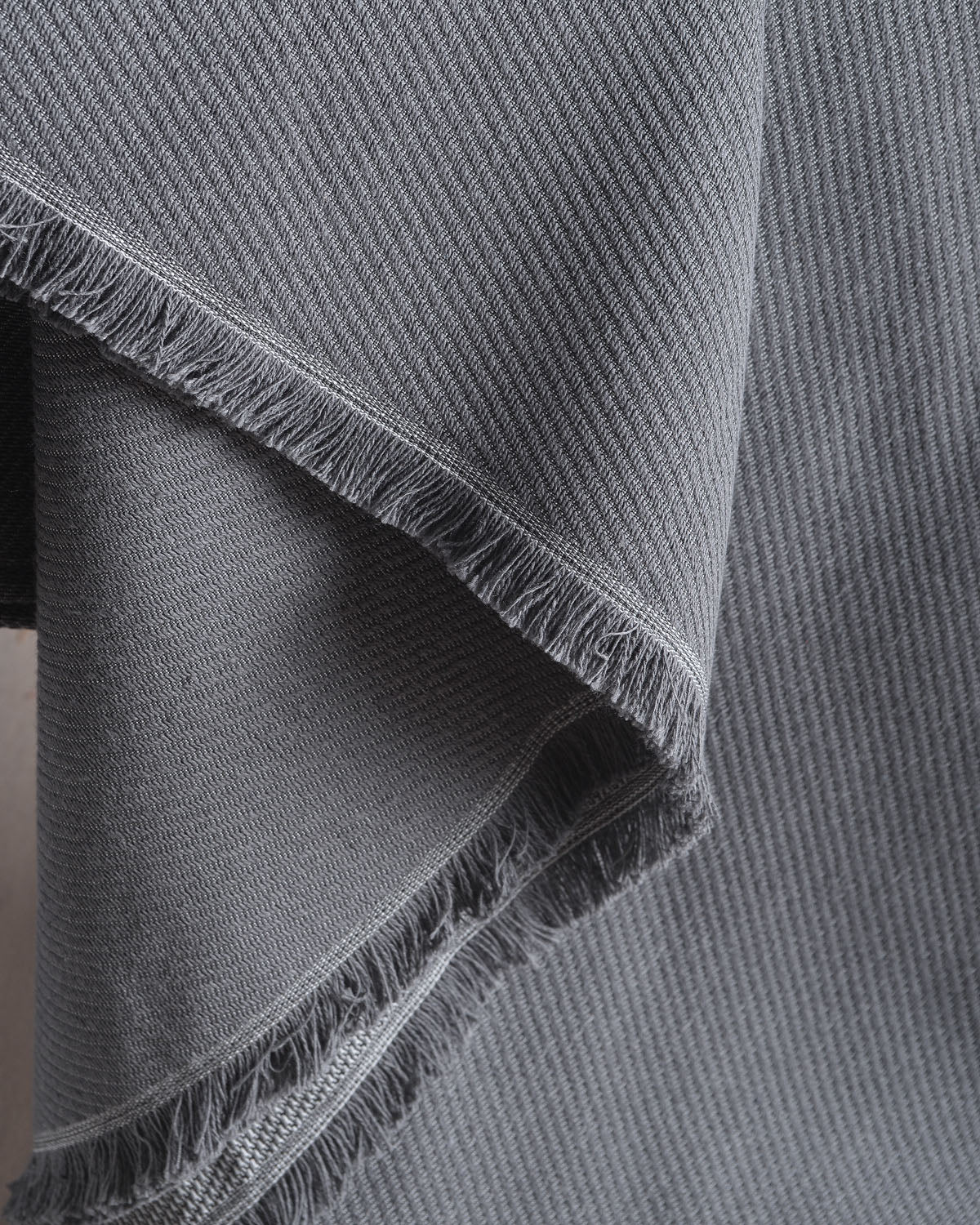 REVE - Ριχτάρι Ανθρακί από την εταιρεία Rythmos Home