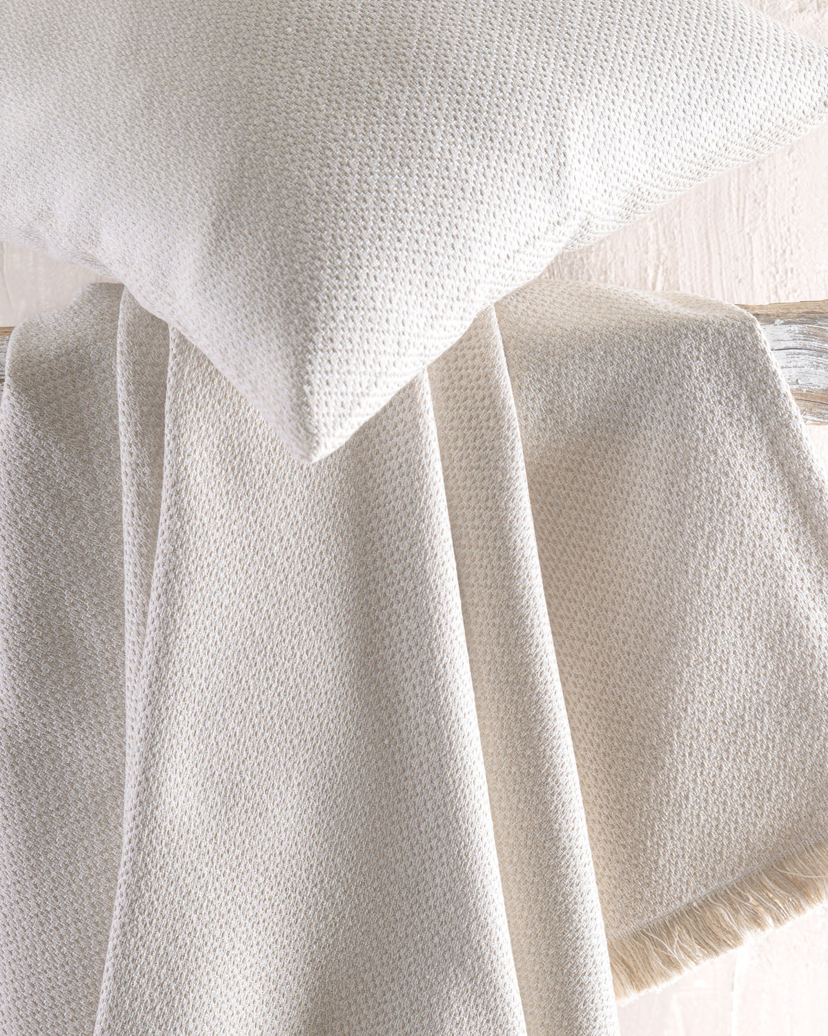 SANTORINI - Ριχτάρι Εκρού από την εταιρεία Rythmos Home