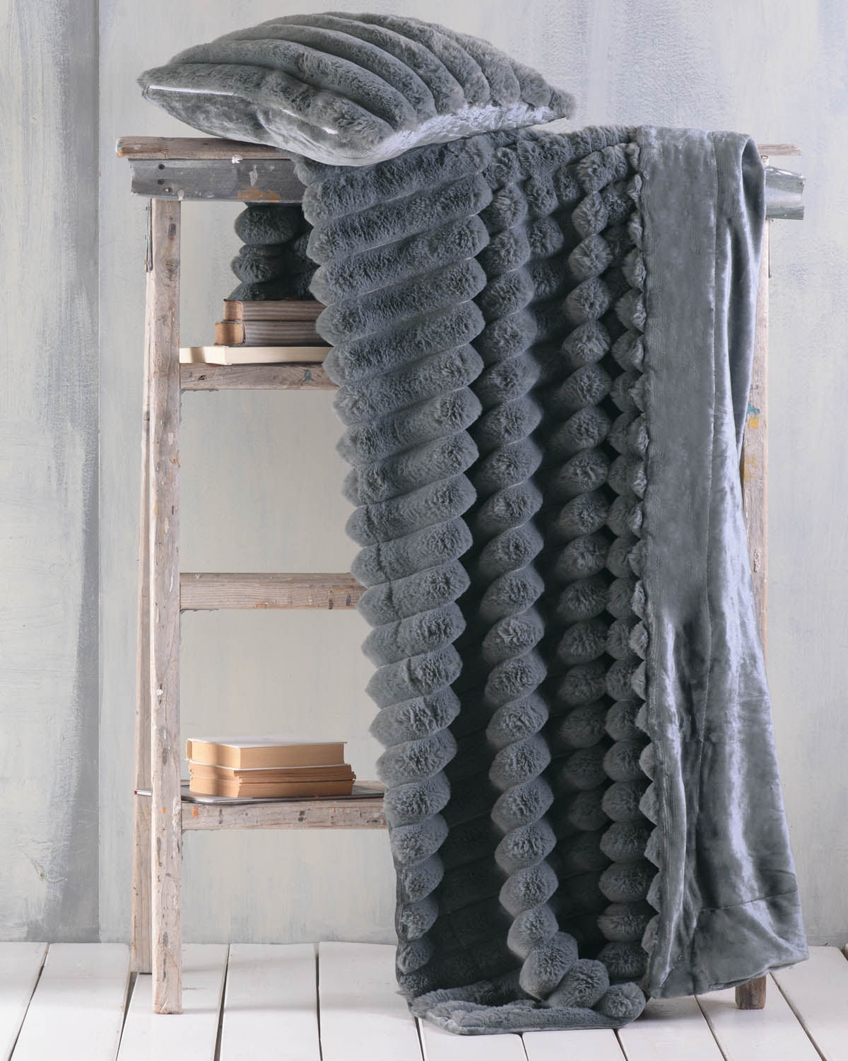 TRINITY Γκρι Σκούρο - Κουβερτοπάπλωμα από την εταιρεία Rythmos Home