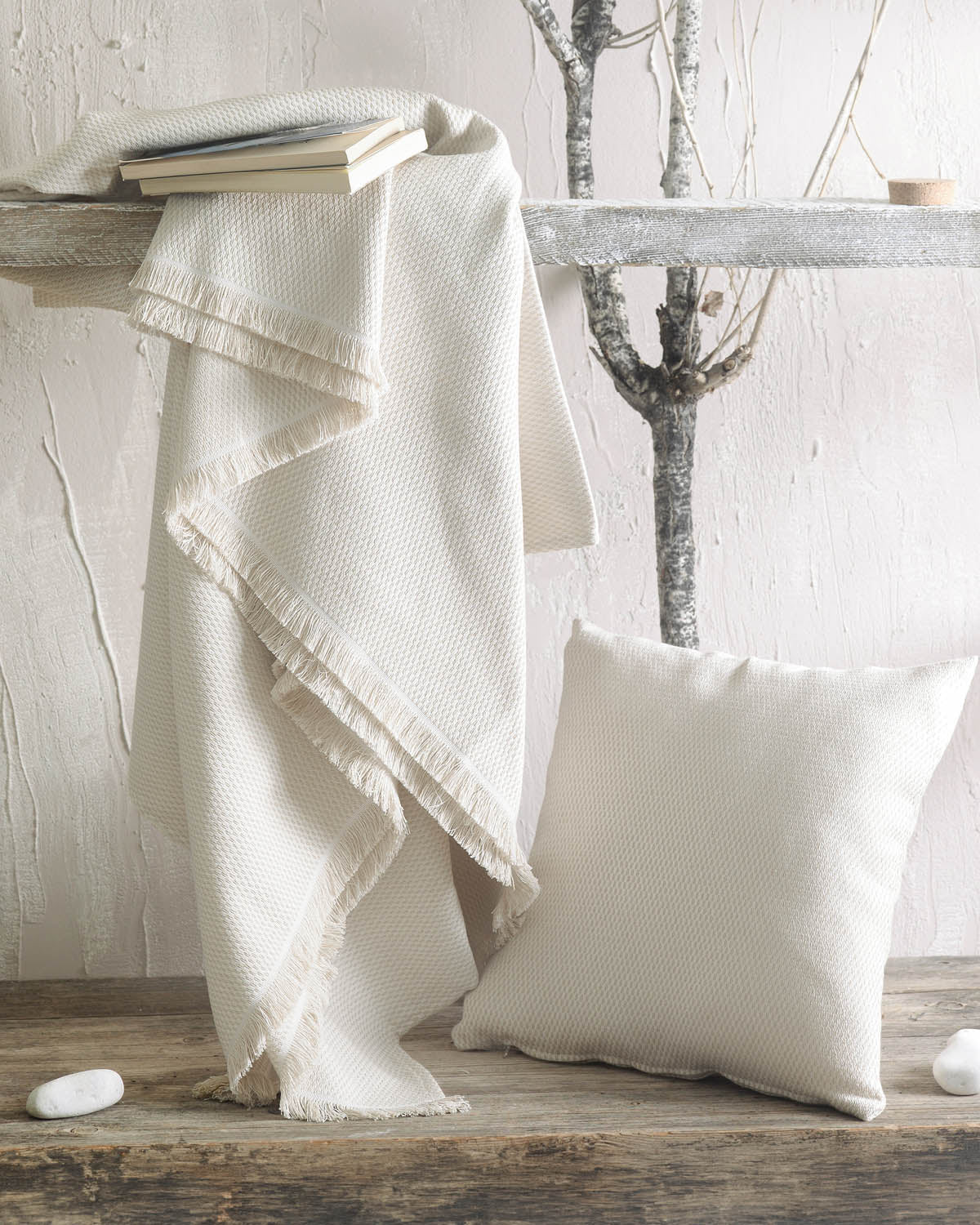 UTOPIA - Ριχτάρι Εκρού από την εταιρεία Rythmos Home