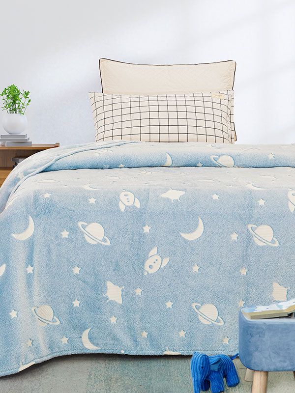 Κουβέρτα φωσφοριζέ κούνιας Space Blue 110x140 από την εταιρεία Sunshine Home