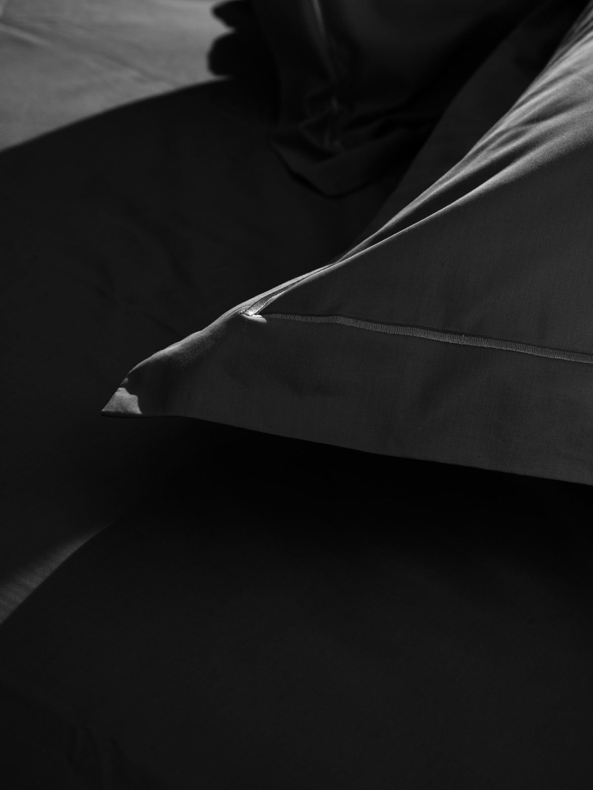 Μαξιλαροθήκες Βαμβακοσατέν Omnia Oxford Black 50x70 από την εταιρεία Sunshine Home