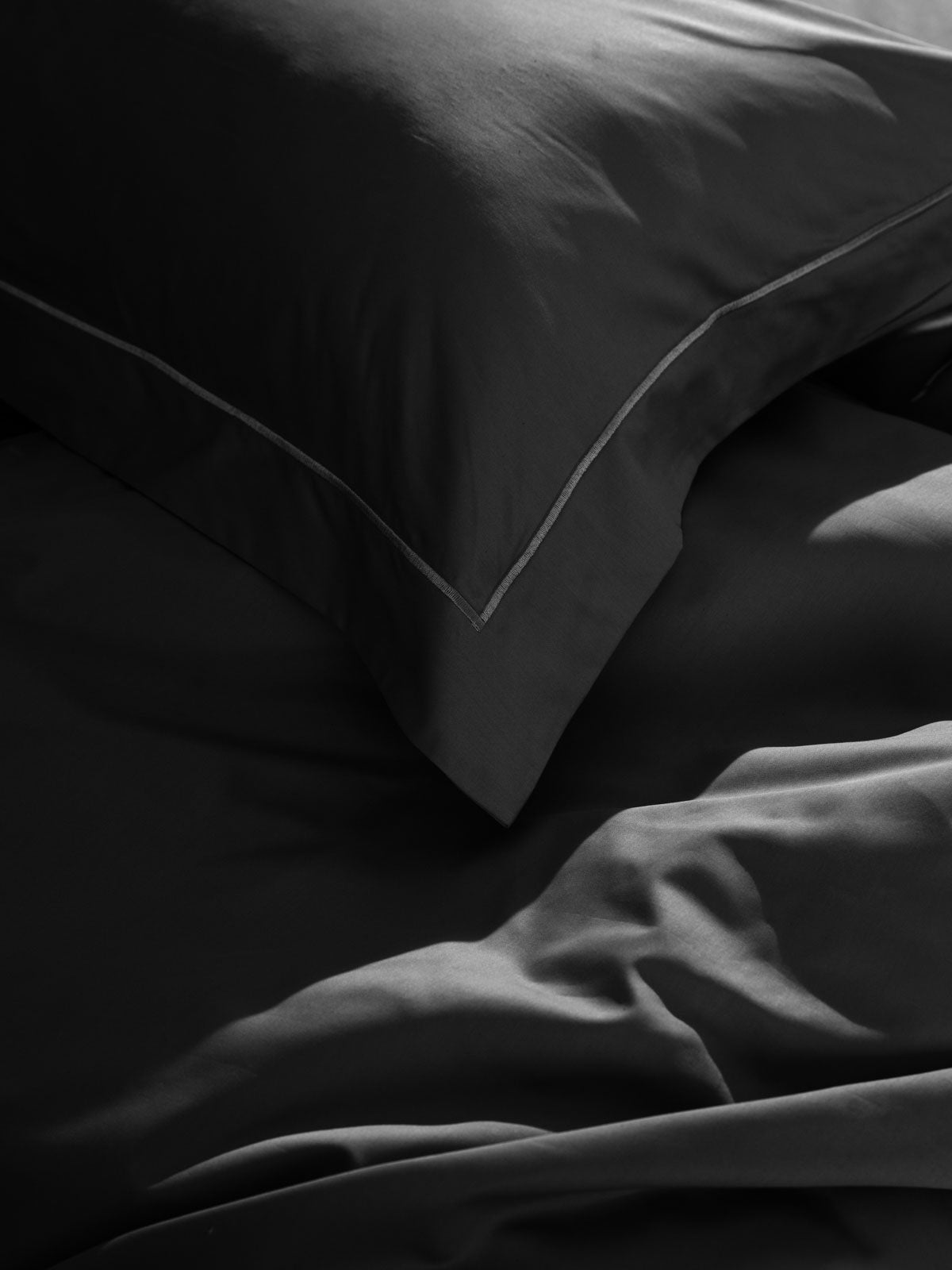 Μαξιλαροθήκες Βαμβακοσατέν Omnia Oxford Black 50x70 από την εταιρεία Sunshine Home