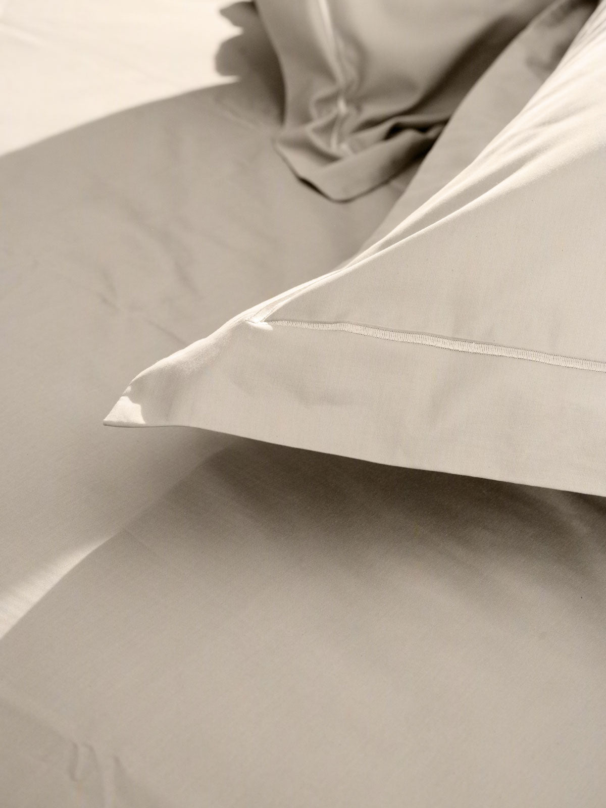 Μαξιλαροθήκες Βαμβακοσατέν Omnia Oxford Beige 50x70 από την εταιρεία Sunshine Home