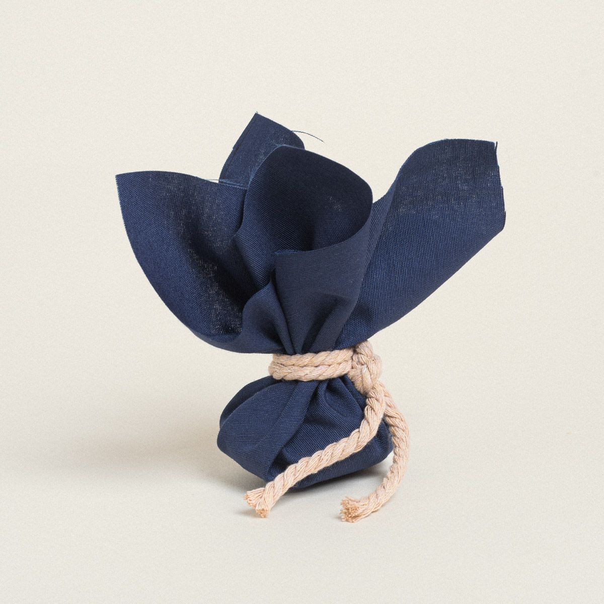 ΜΑΝΤΗΛΙ 27 x 27 cm ΣΚΟΥΡΟ ΜΠΛΕ
