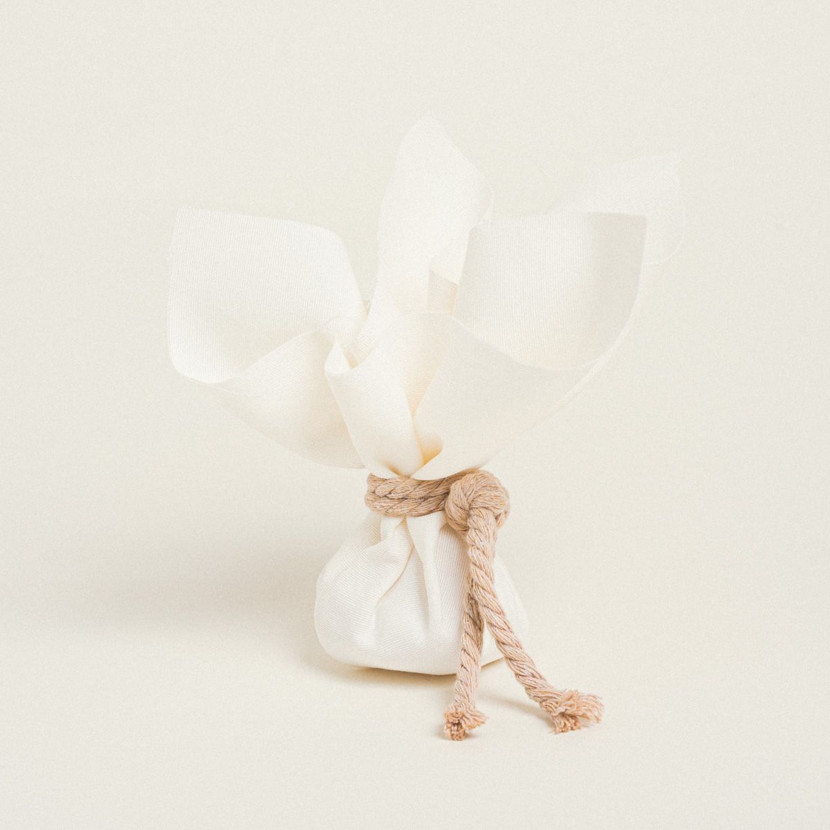 ΜΑΝΤΗΛΙ 27 x 27 cm ΕΚΡΟΥ