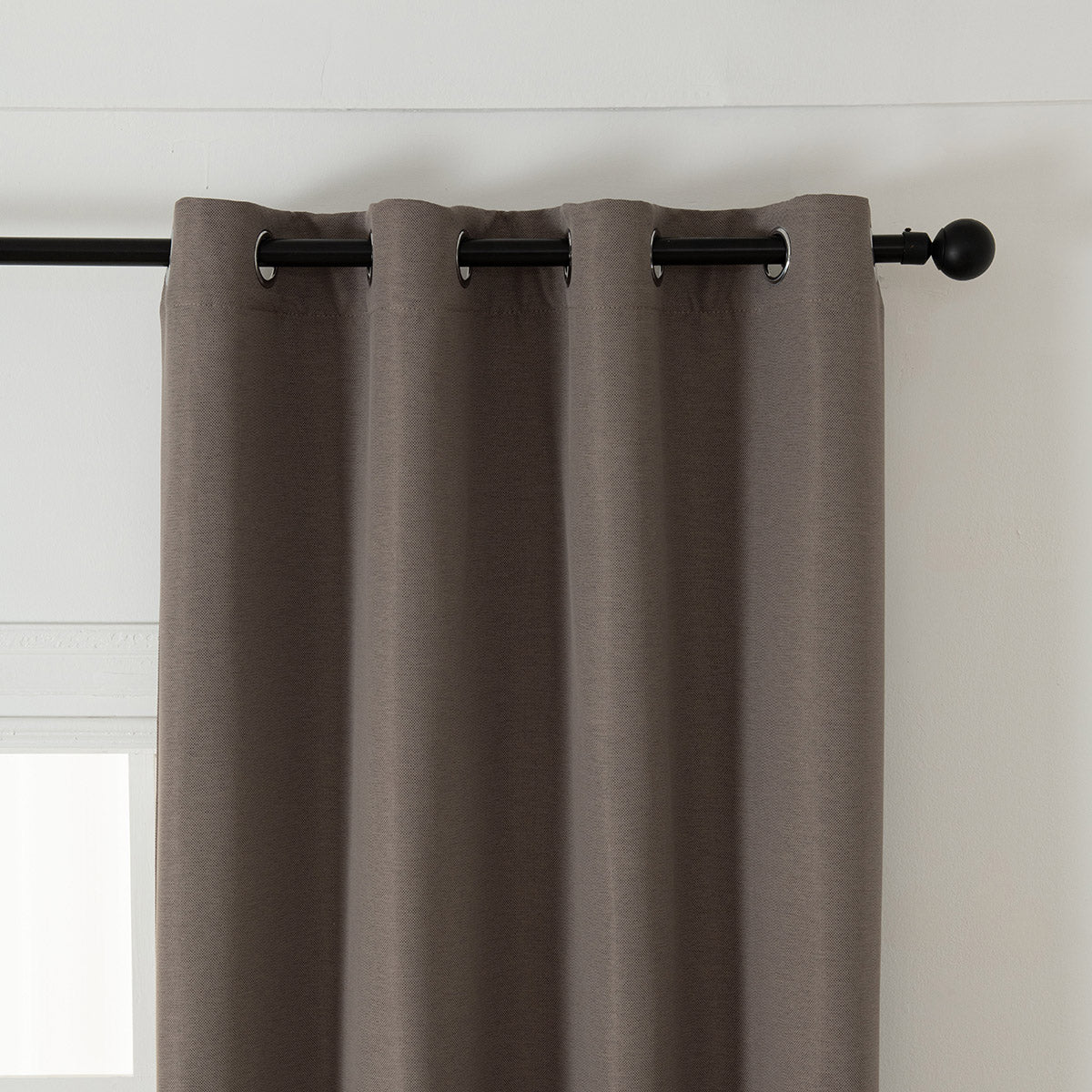 Κουρτίνα Blackout Jacquard σκίασης με 8 μεταλλικούς κρίκους Glare Art 8444 140x270 Μόκα από την εταιρεία Beauty Home