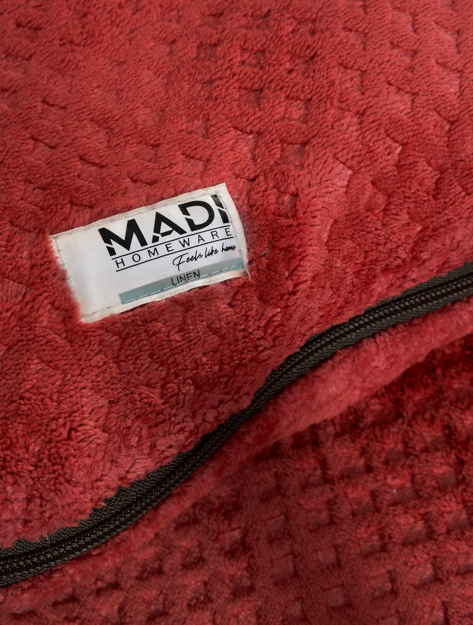 Κουβέρτα BARE RED από την εταιρεία Madi