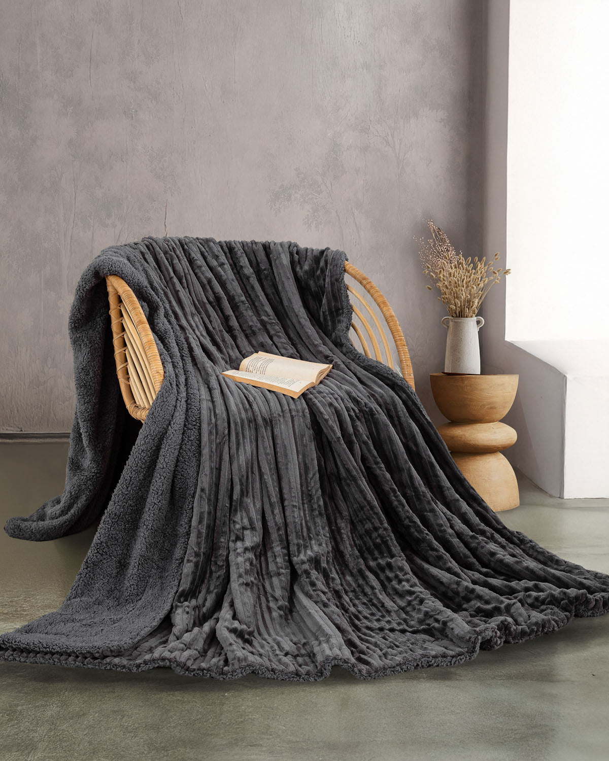 JOLLEIN - Κουβέρτα JACQUARD FLANNEL ΜΕ SHERPA Υπέρδιπλο Ανθρακί 220 x 240 από την εταιρεία Rythmos Home