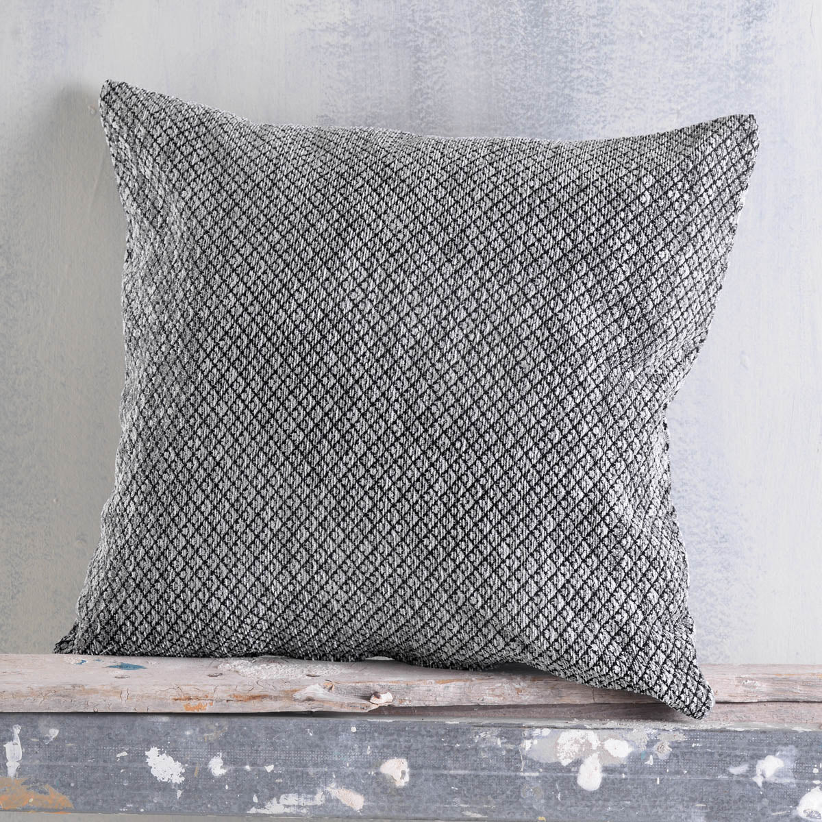 TEMPE - Ριχτάρι 40 x 40 Γκρι - μαύρο 40 x 40 από την εταιρεία Rythmos Home