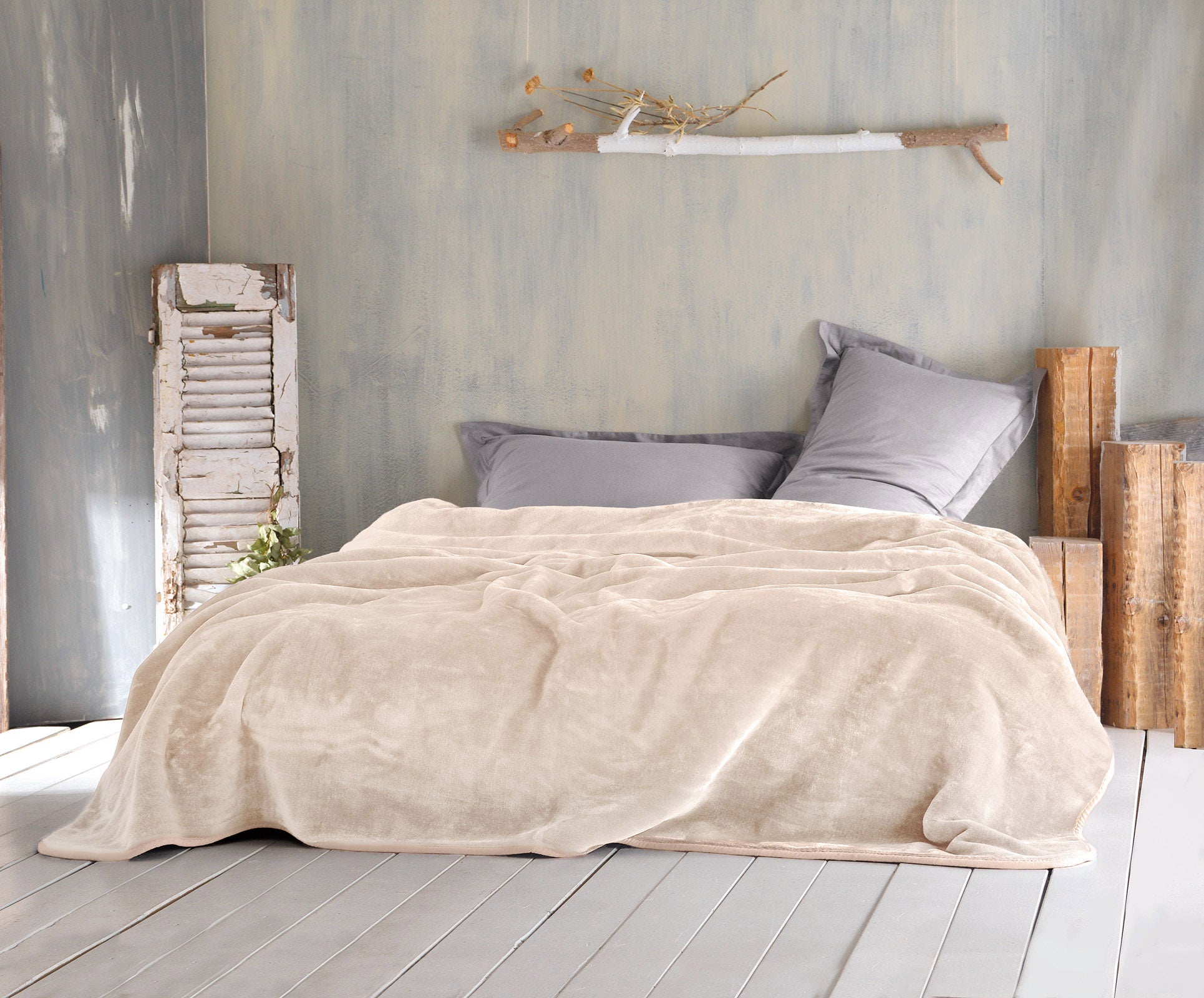 VELOUR ΚΡΕΜ - Κουβέρτα βελουτέ Υπέρδιπλο Κρεμ 220 x 240 από την εταιρεία Rythmos Home