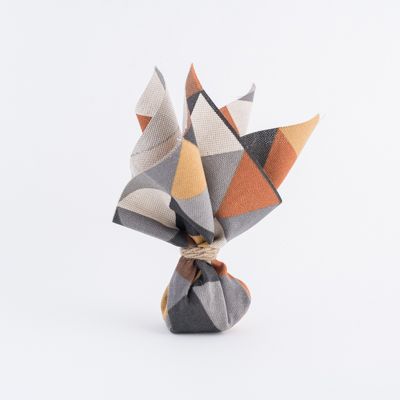 ΜΑΝΤΗΛΙ 27 x 27 cm ΚΑΦΕ ΓΕΩΜΕΤΡΙΚΑ ΤΡΙΓΩΝΑ