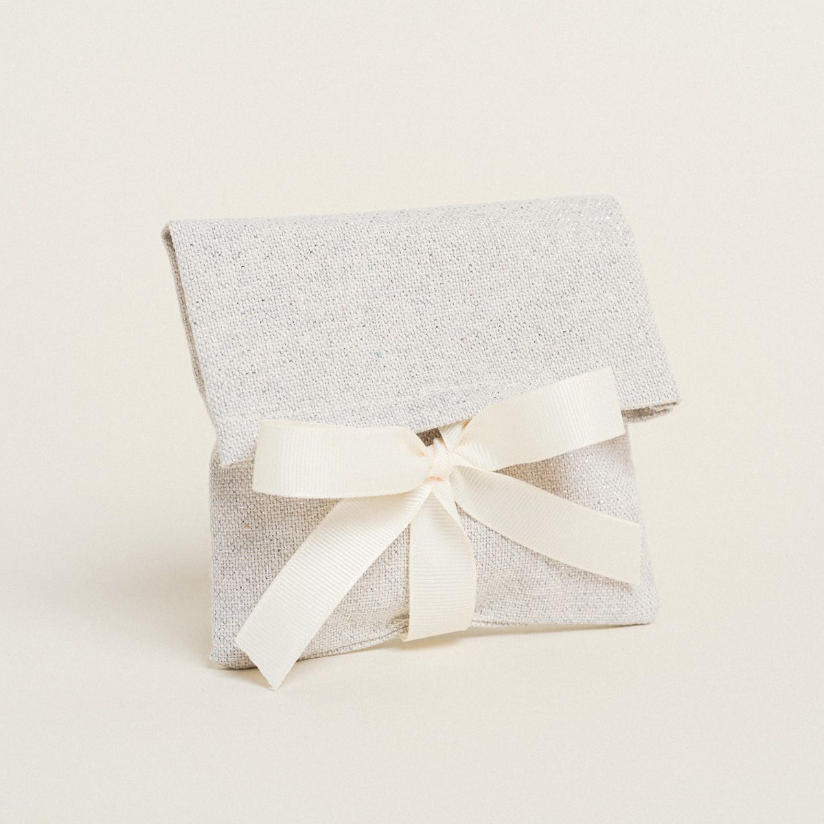 ΠΟΥΓΚΙ ΜΕ ΚΟΡΔΕΛΑ 12 x 17 cm ΓΚΡΙ ΑΣΗΜΙ LUREX