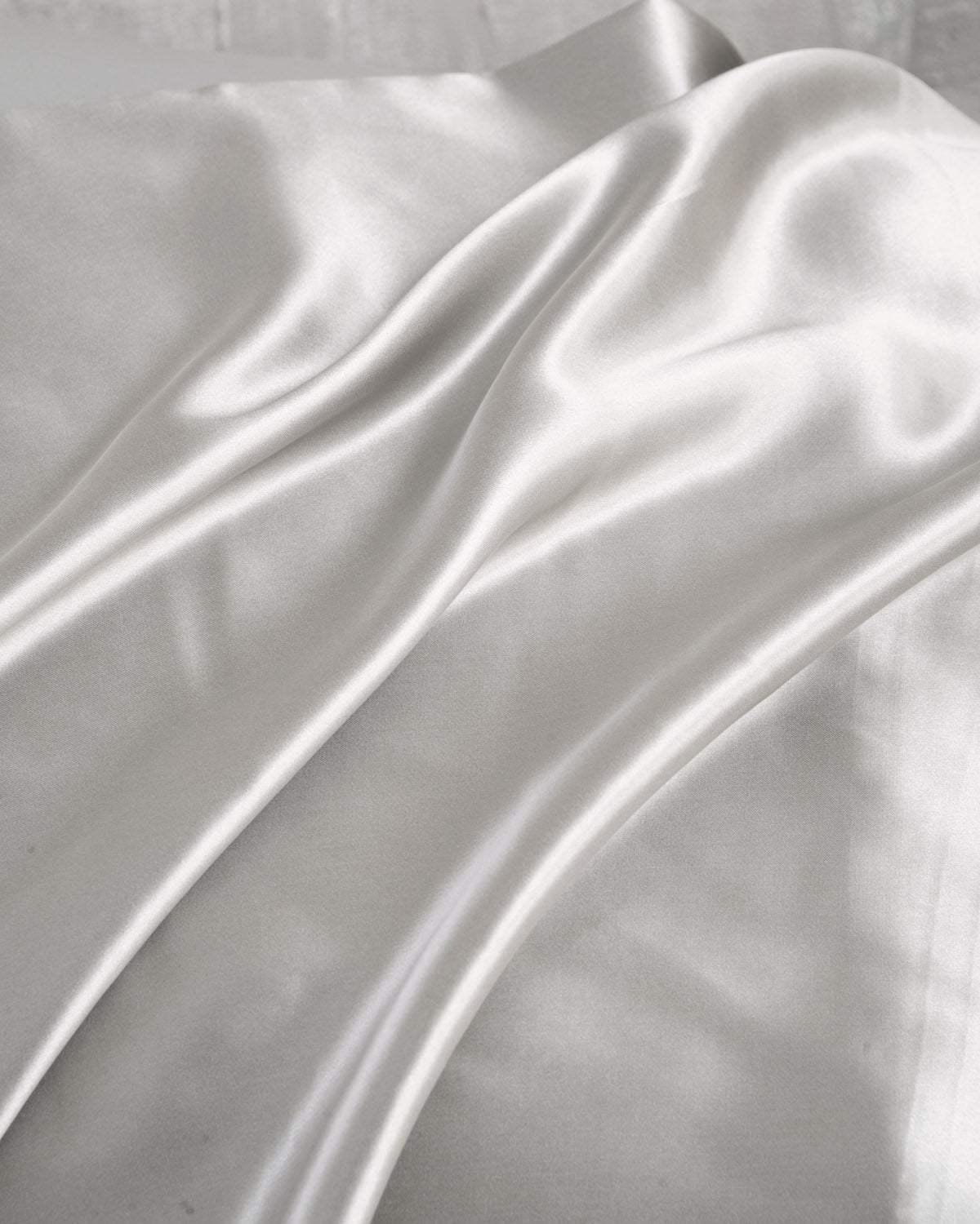 SILK SLEEP - Γκρι ΜΕΤΑΞΩΤΗ Μαξιλαροθήκη από την εταιρεία Rythmos Home