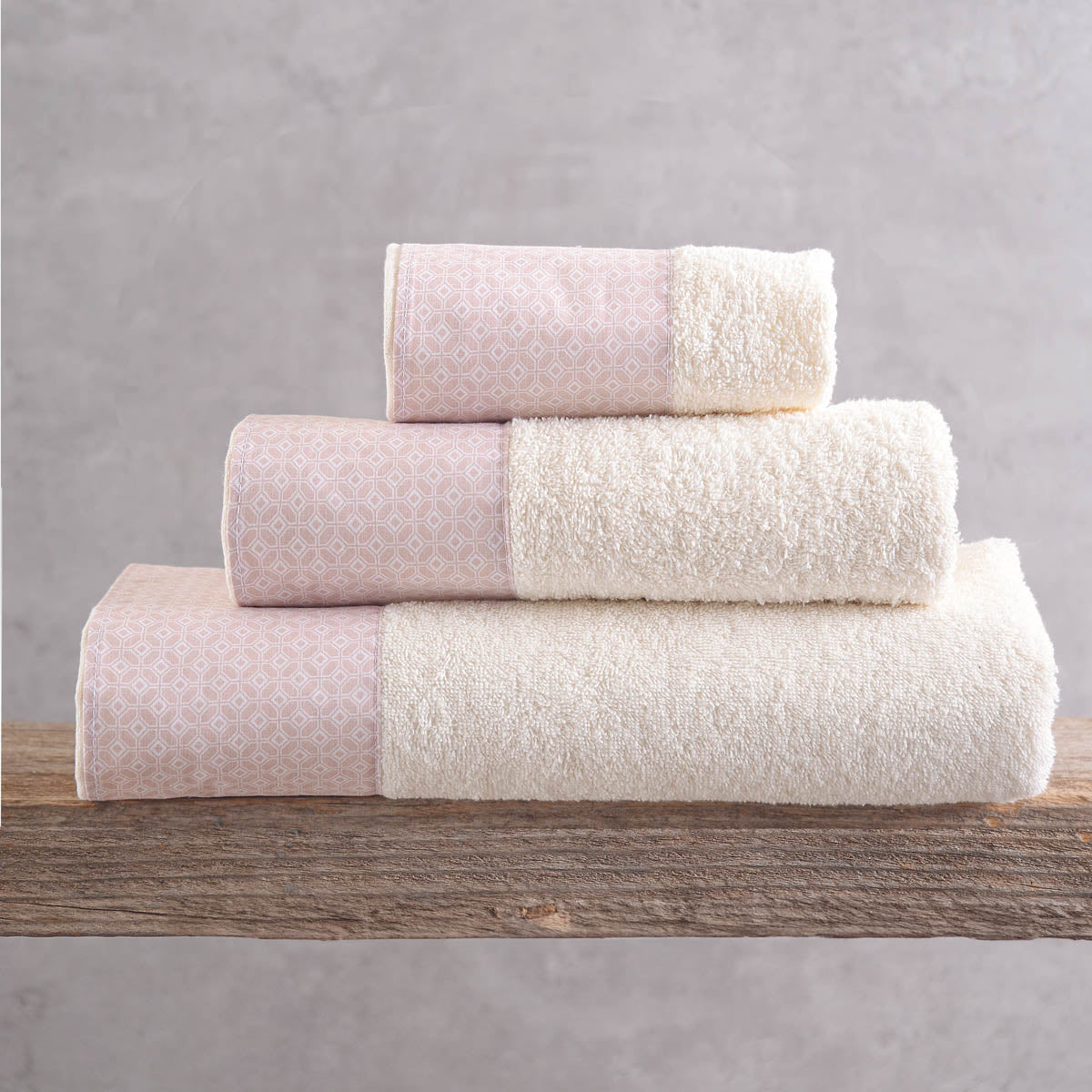 SINCLAIR Εκρού-Ροζ - Σετ πετσέτες 3 τεμ. Εκρού - ροζ 30 x 50, 50 x 90, 80 x 150 από την εταιρεία Rythmos Home